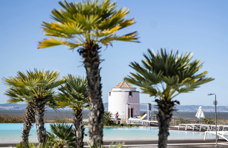 Piscina Relaxar Na Piscina Infinita