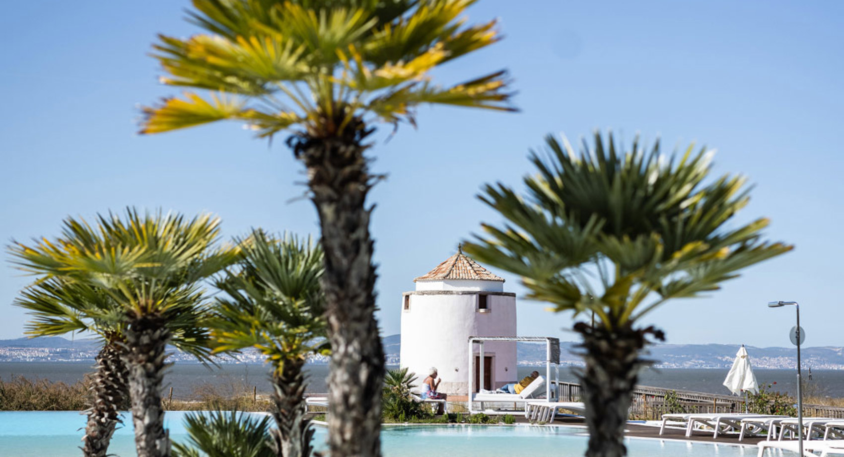 Piscina Relaxar Na Piscina Infinita